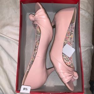 Brand new pink heels size 9.5
